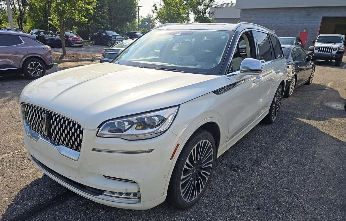 2020 LINCOLN AVIATOR BLACK Label 2