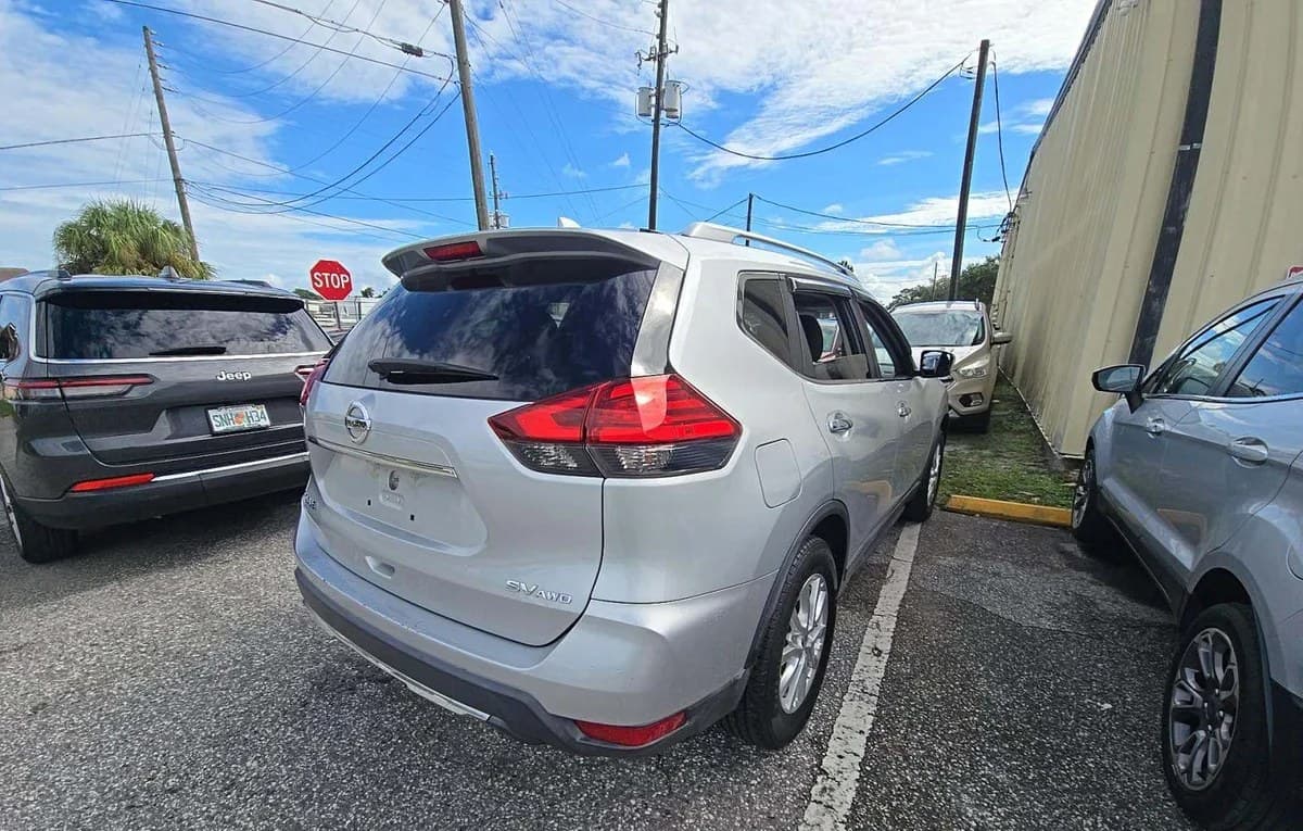2017 NISSAN ROGUE SV 4