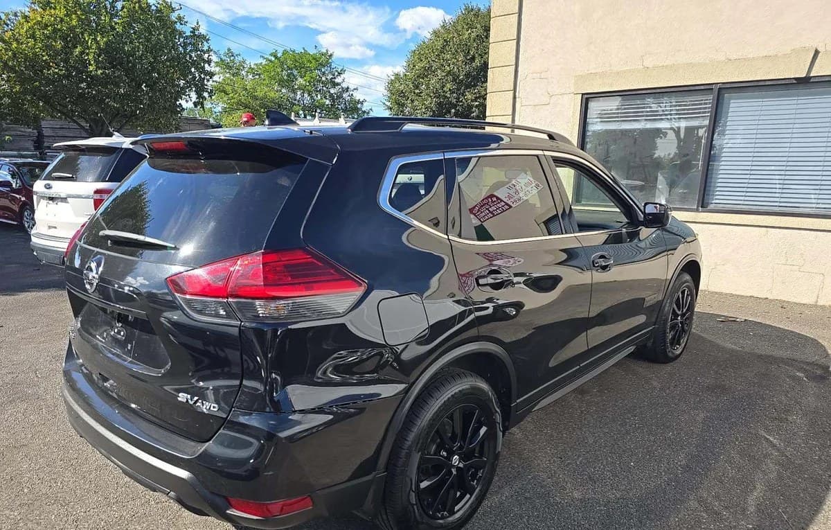 2017 NISSAN ROGUE SV 4