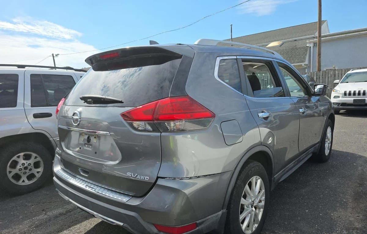 2017 NISSAN ROGUE SV 4
