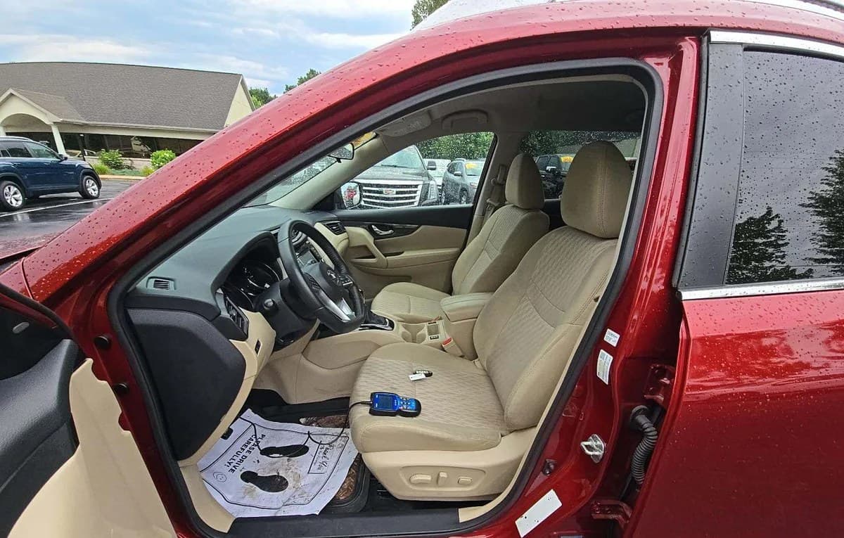 2020 NISSAN ROGUE SV 4