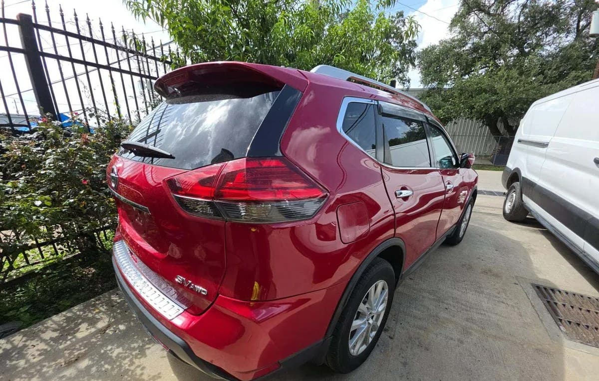 2017 NISSAN ROGUE SV 4