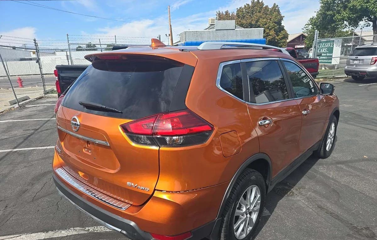 2017 NISSAN ROGUE SV 4