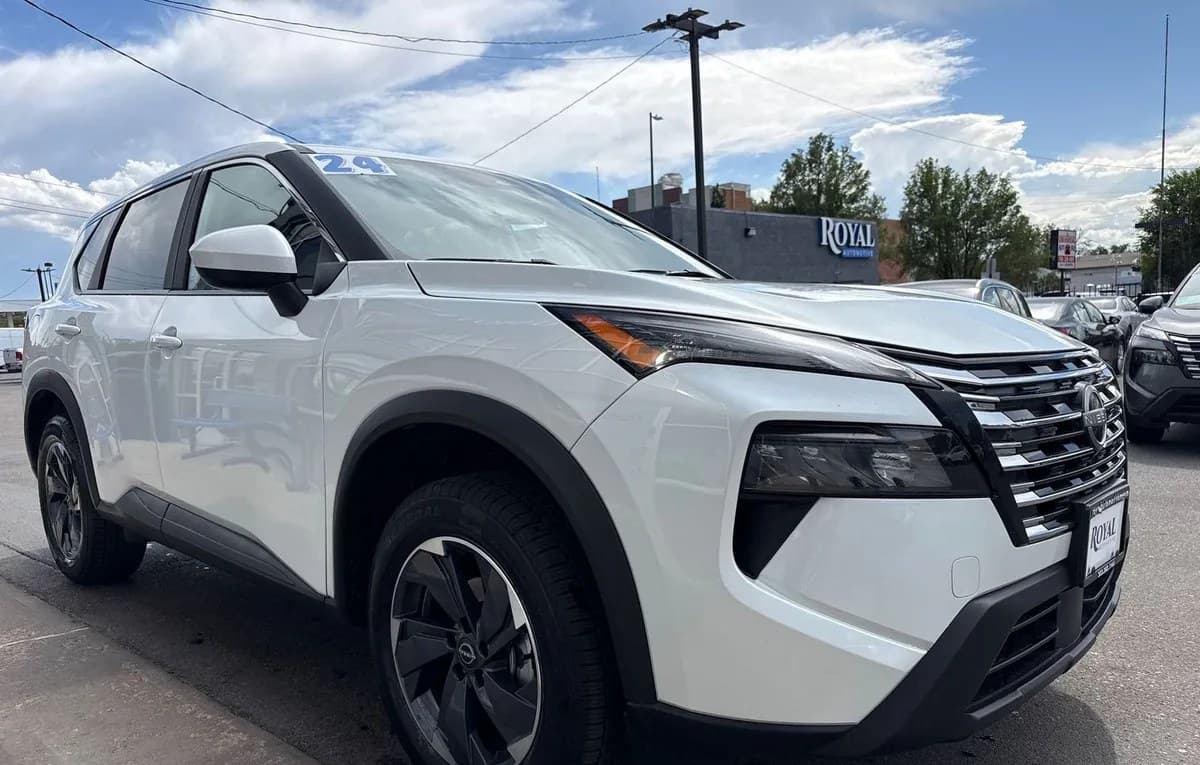 2024 NISSAN ROGUE SV 4