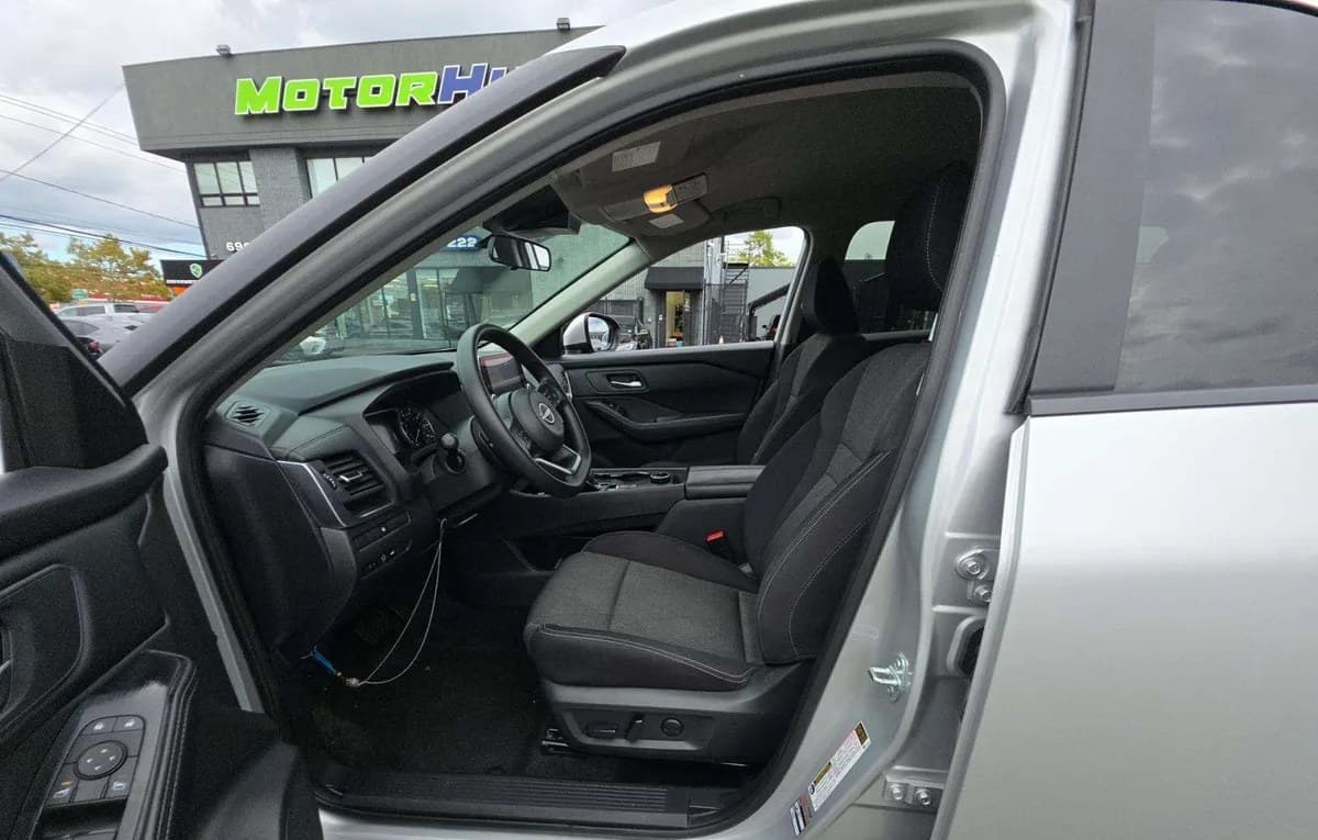 2024 NISSAN ROGUE SV 4