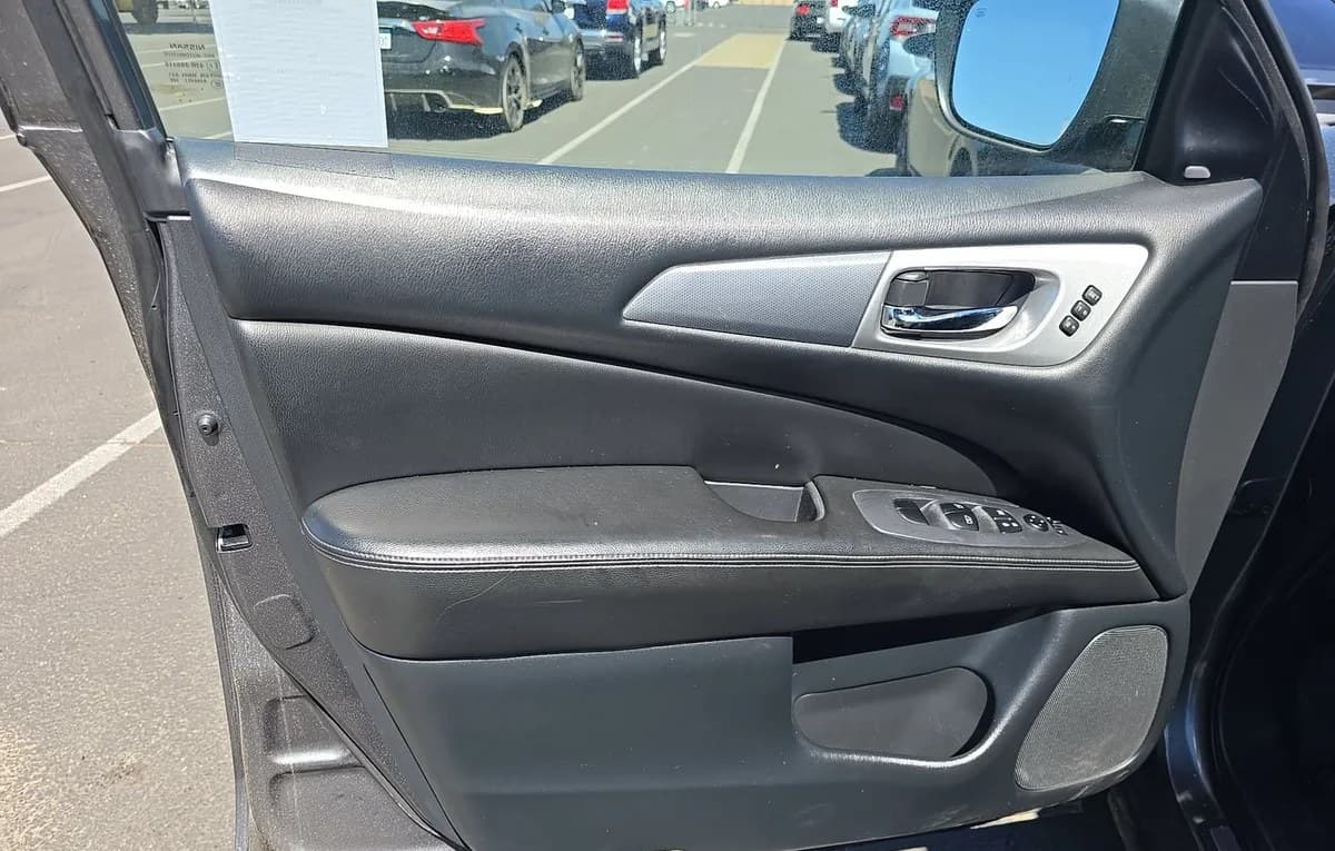 2019 NISSAN PATHFINDER SL 6