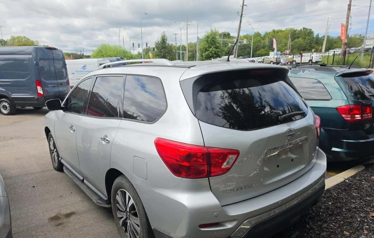 2017 NISSAN PATHFINDER SL 2