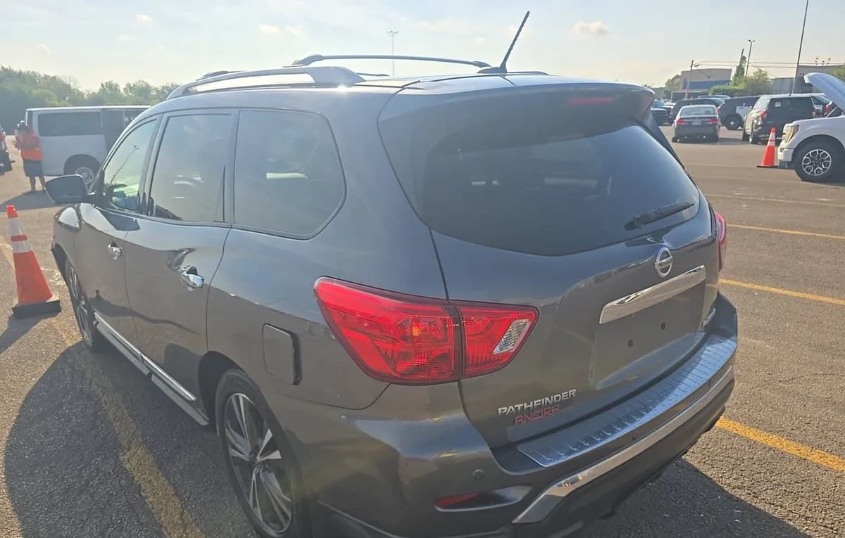 2017 NISSAN PATHFINDER PLATINUM 3