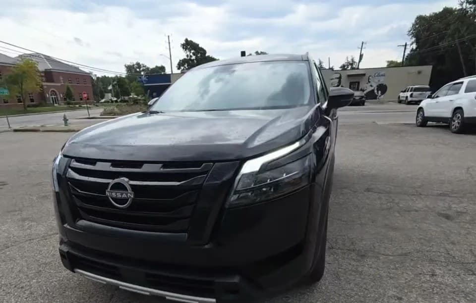 2025 NISSAN PATHFINDER SV