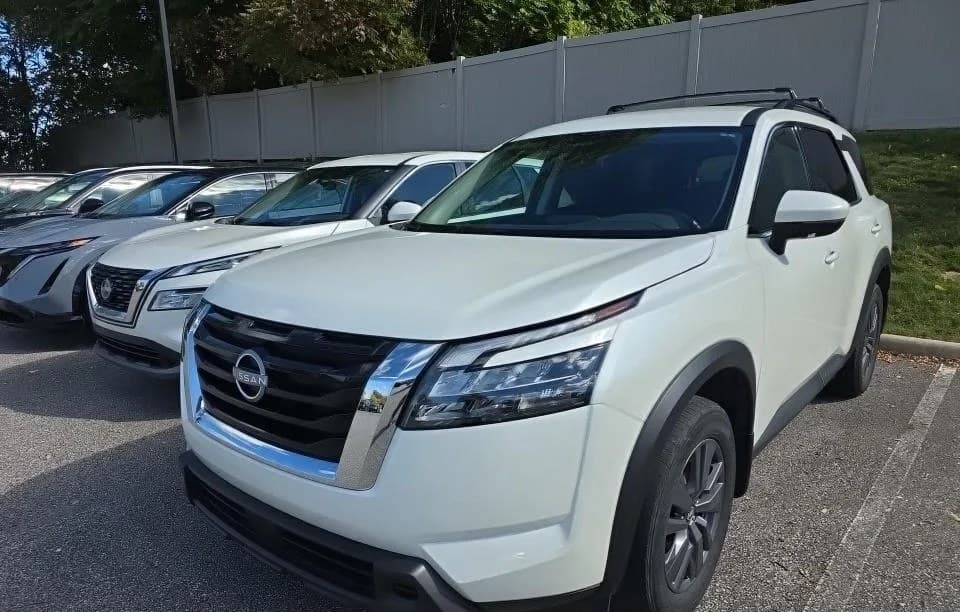 2024 NISSAN PATHFINDER SV