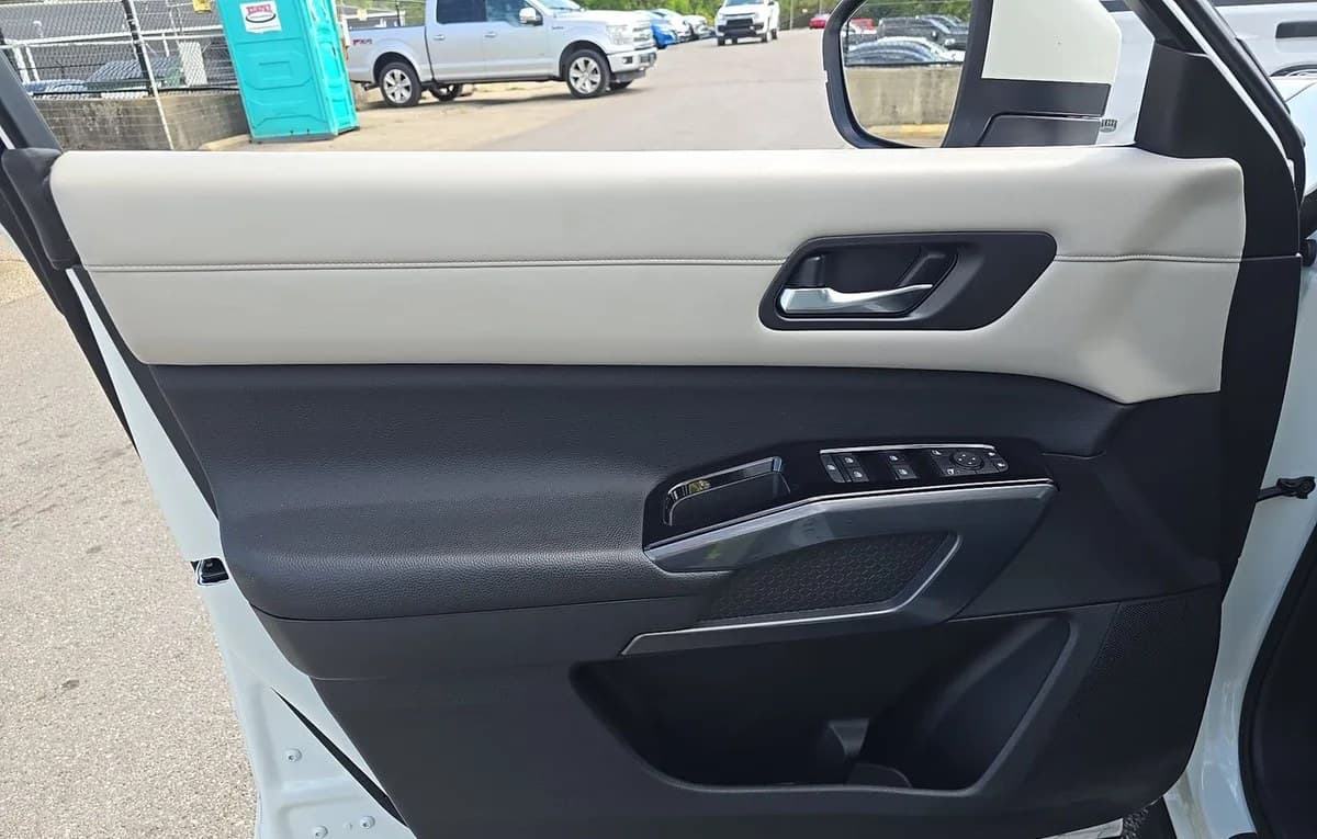 2022 NISSAN PATHFINDER SL 6