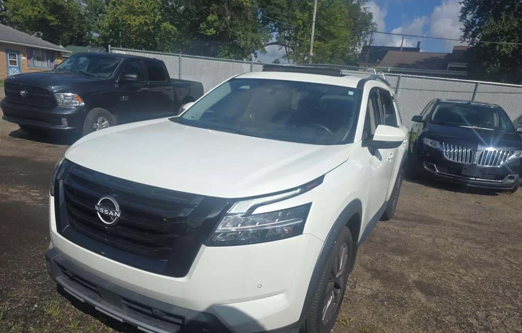 2023 NISSAN PATHFINDER SL