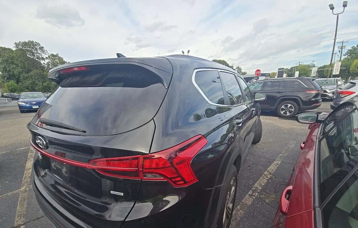 2022 HYUNDAI SANTA FE SE 4