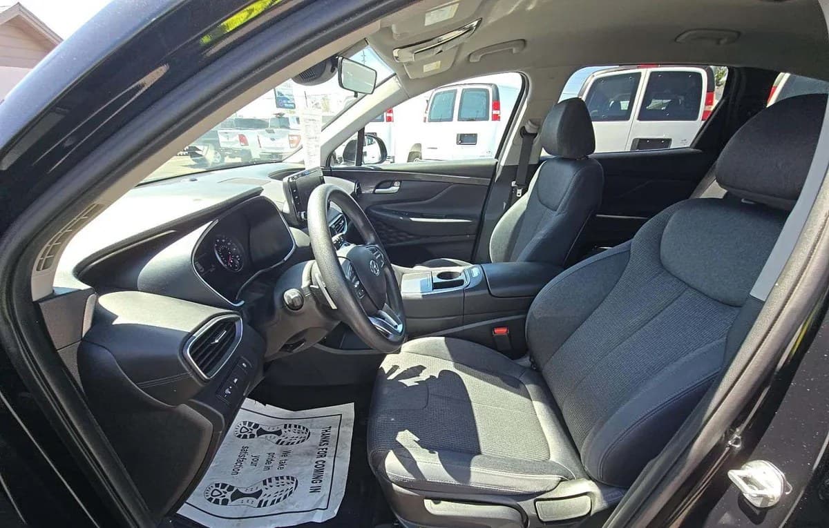 2023 HYUNDAI SANTA FE SE 4