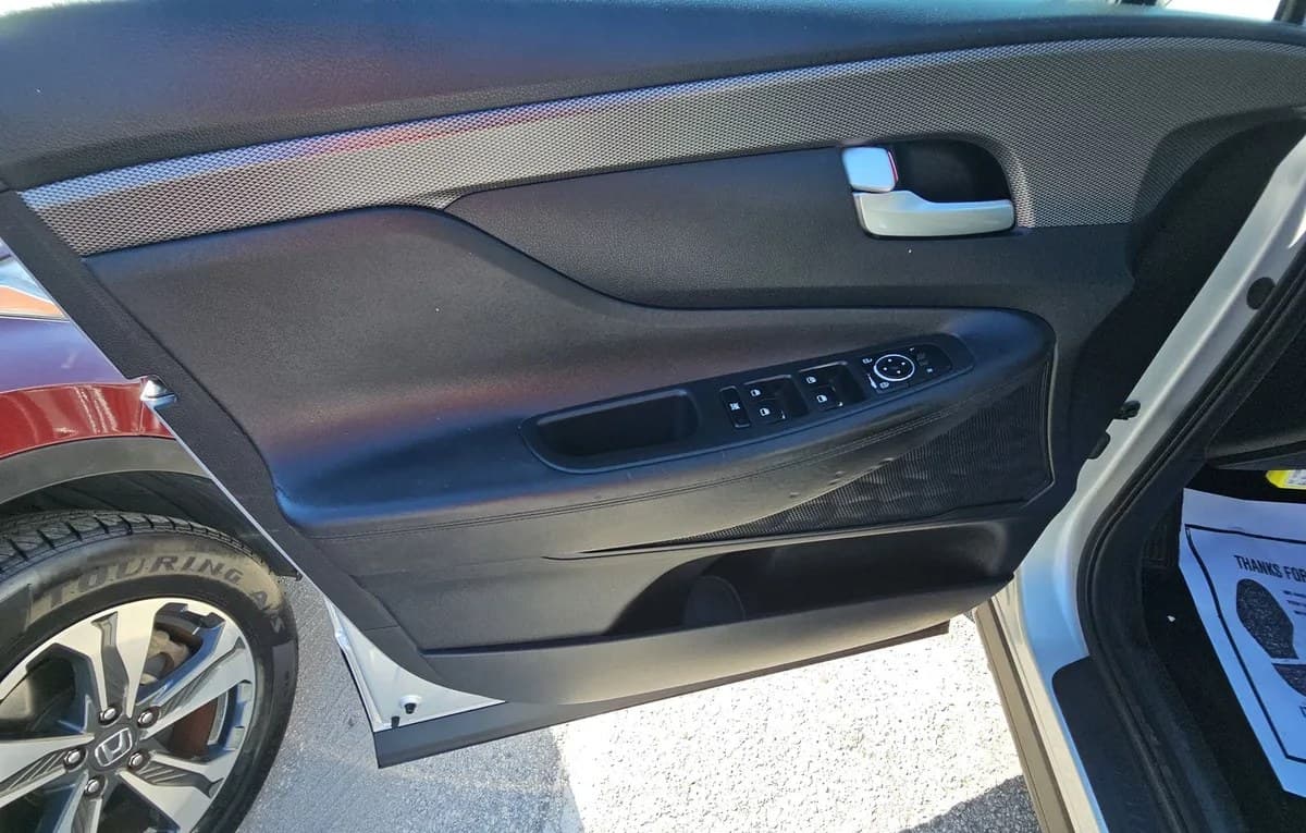 2020 HYUNDAI SANTA FE SE 6