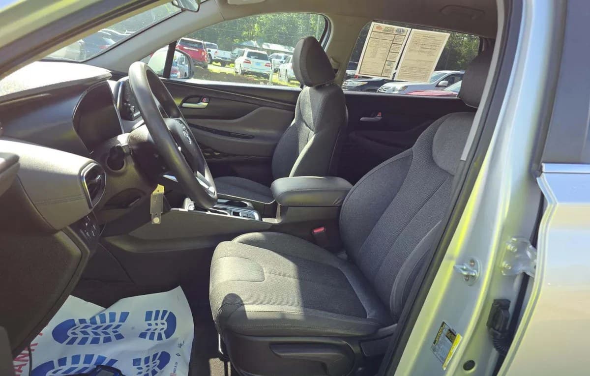 2019 HYUNDAI SANTA FE SE 4