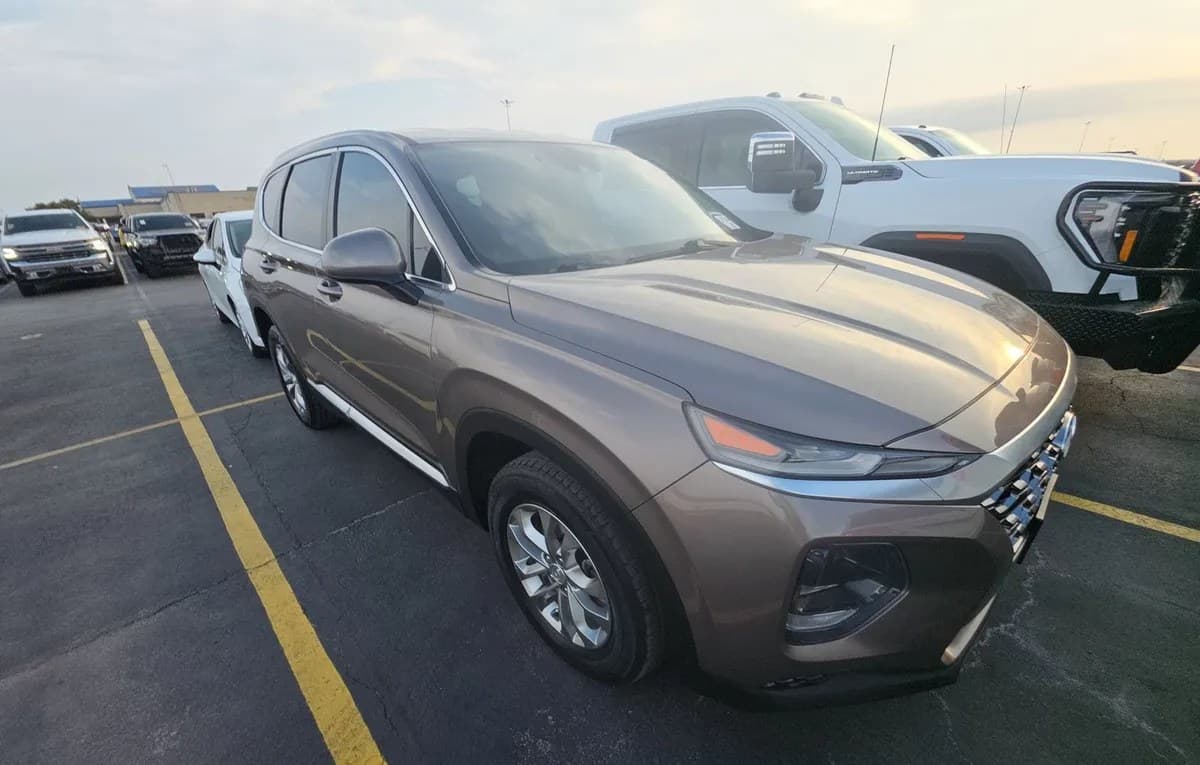 2019 HYUNDAI SANTA FE SE 4
