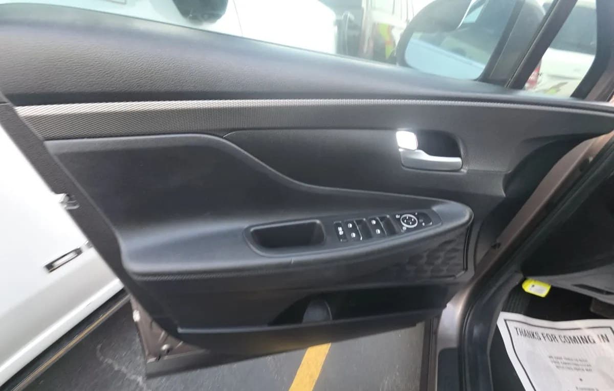 2019 HYUNDAI SANTA FE SE 6