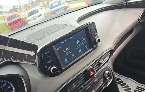 2019 HYUNDAI SANTA FE SE 5