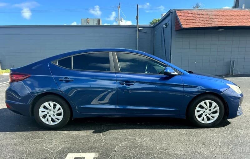 2020 HYUNDAI ELANTRA SE 4