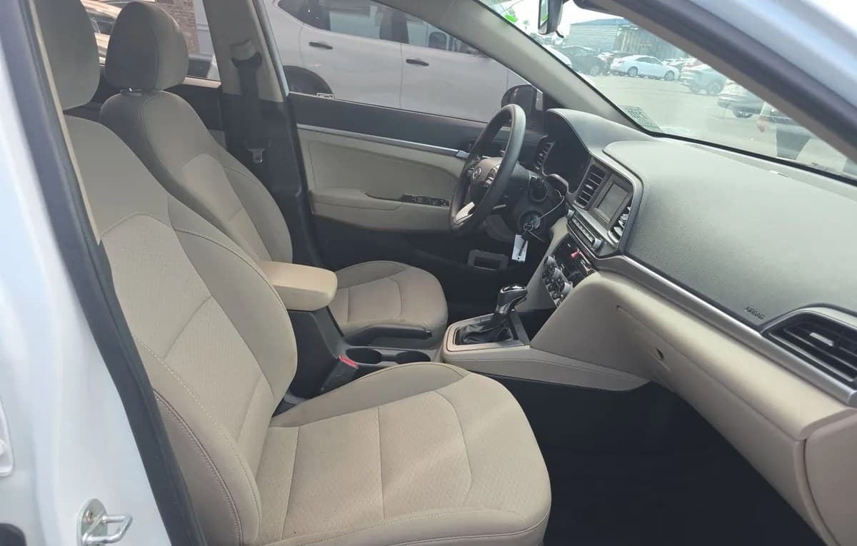 2020 HYUNDAI ELANTRA SE 5