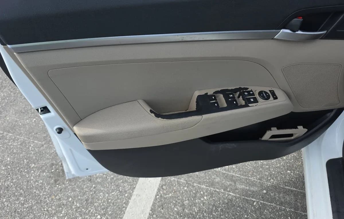 2020 HYUNDAI ELANTRA SE 6