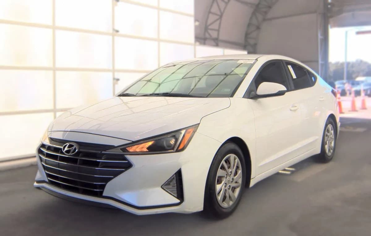 2019 HYUNDAI ELANTRA SE 2