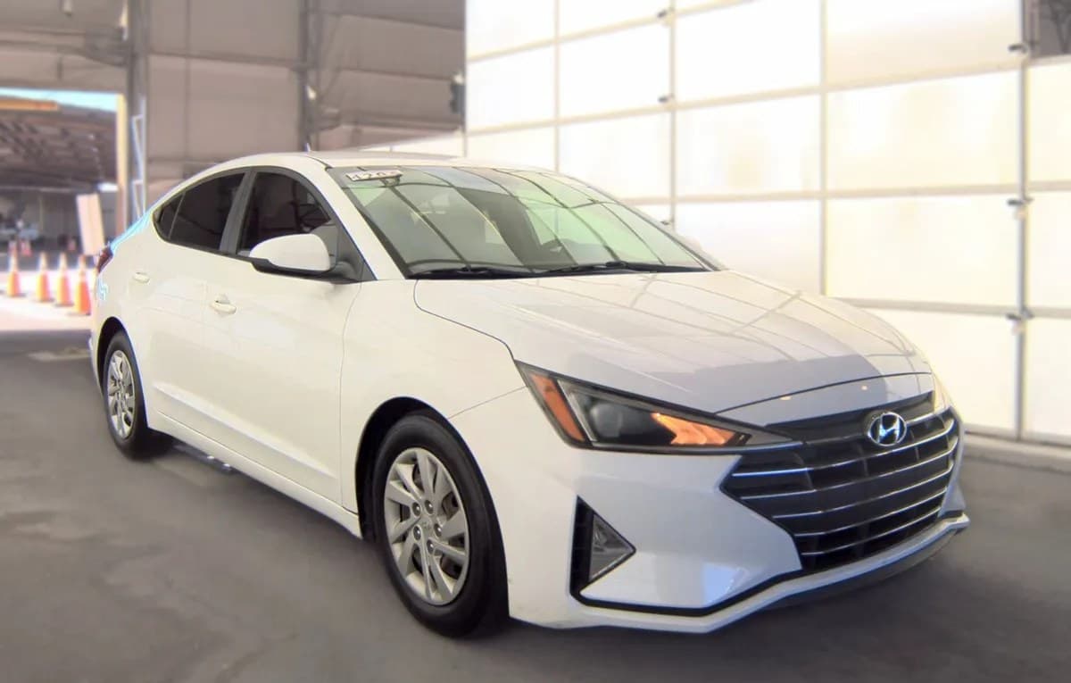 2019 HYUNDAI ELANTRA SE 4