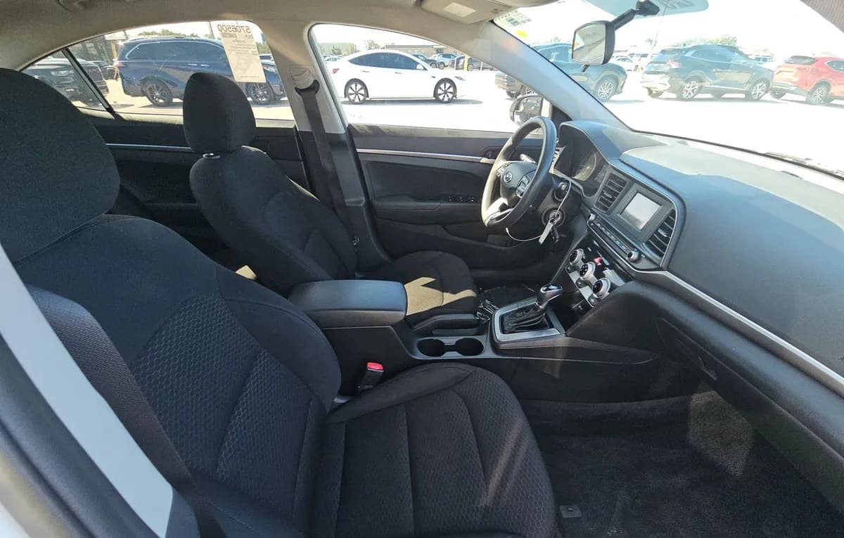 2019 HYUNDAI ELANTRA SE 5