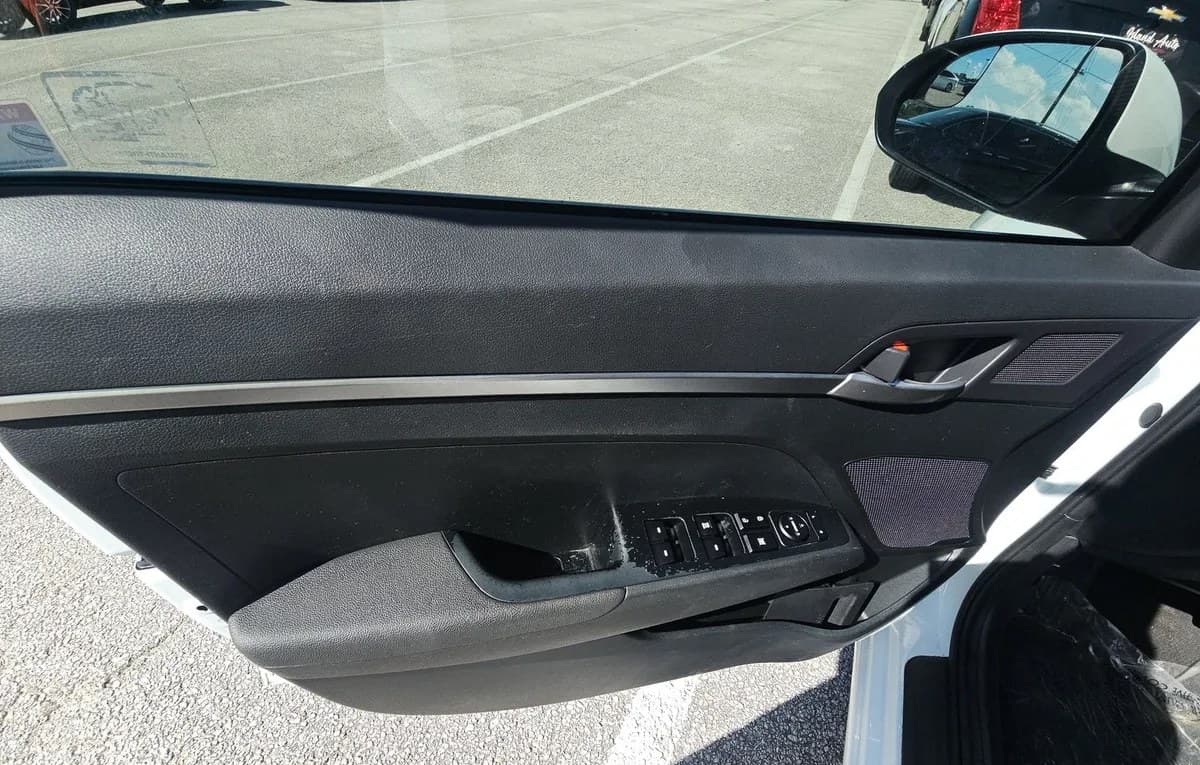 2019 HYUNDAI ELANTRA SE 6