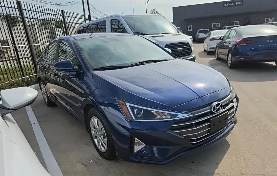 2020 HYUNDAI ELANTRA SE 4