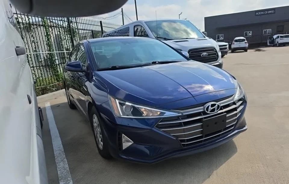 2020 HYUNDAI ELANTRA SE 4