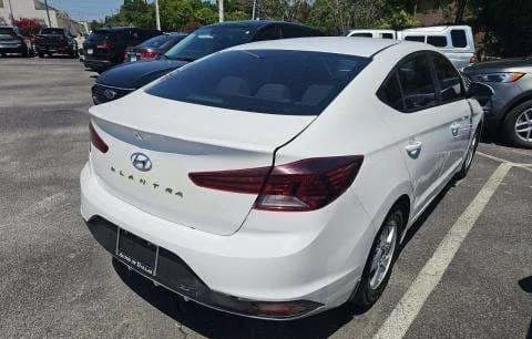2019 HYUNDAI ELANTRA SE SEDAN 4