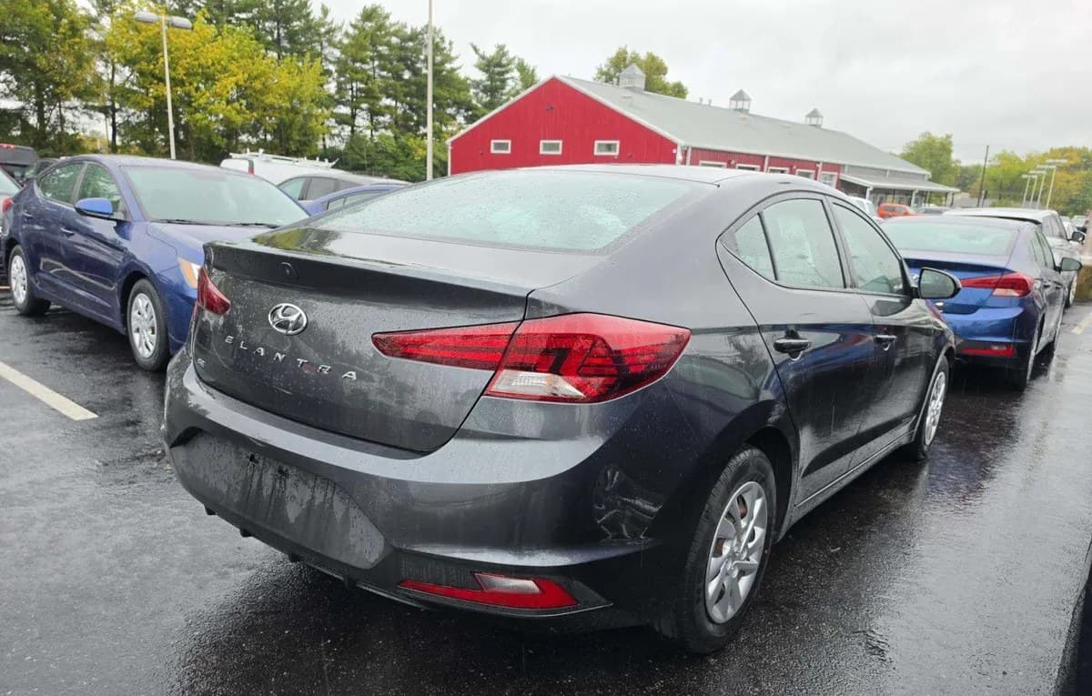 2020 HYUNDAI ELANTRA SE 4
