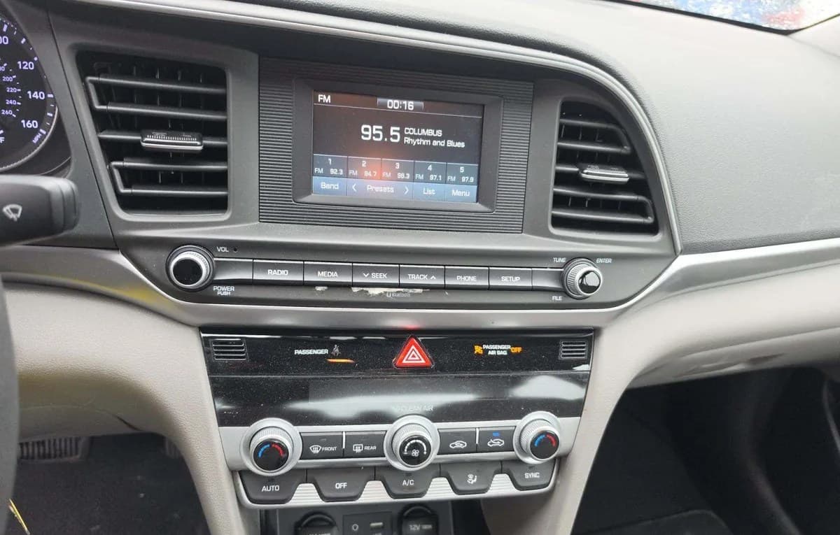 2020 HYUNDAI ELANTRA SE 7