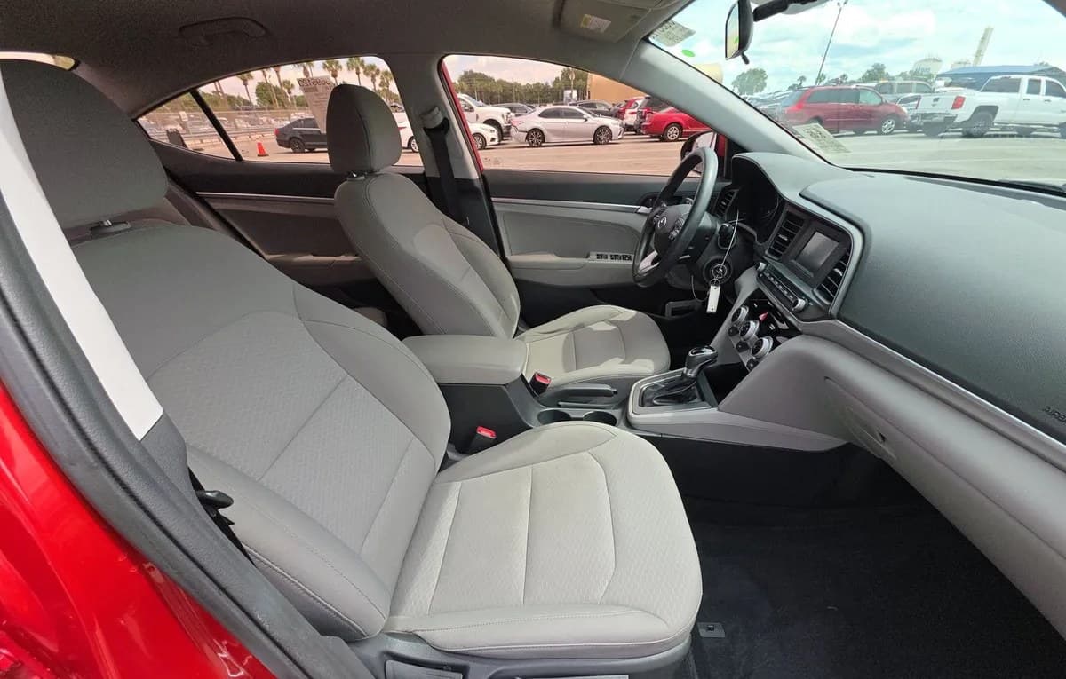 2019 HYUNDAI ELANTRA SE 5