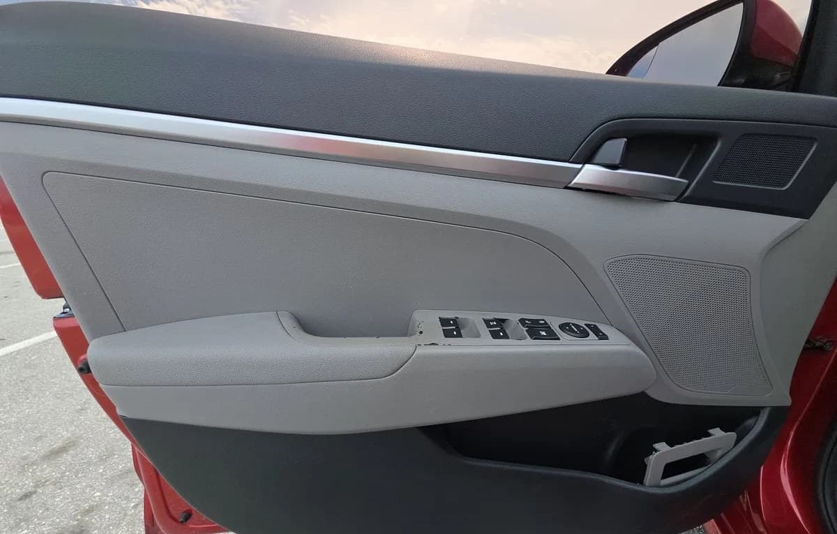 2019 HYUNDAI ELANTRA SE 6