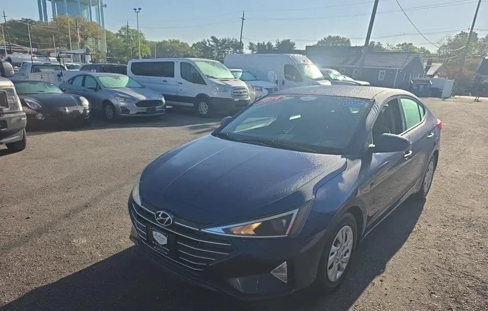 2019 HYUNDAI ELANTRA SE 2