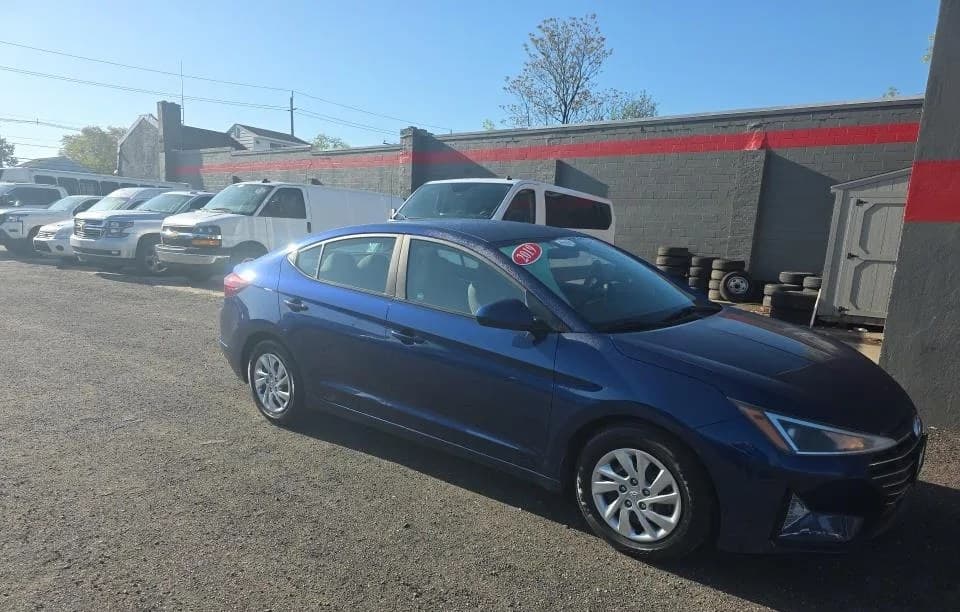 2019 HYUNDAI ELANTRA SE 4