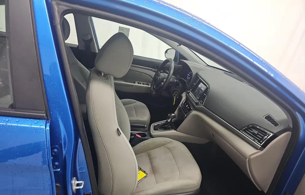 2017 HYUNDAI ELANTRA SE 4