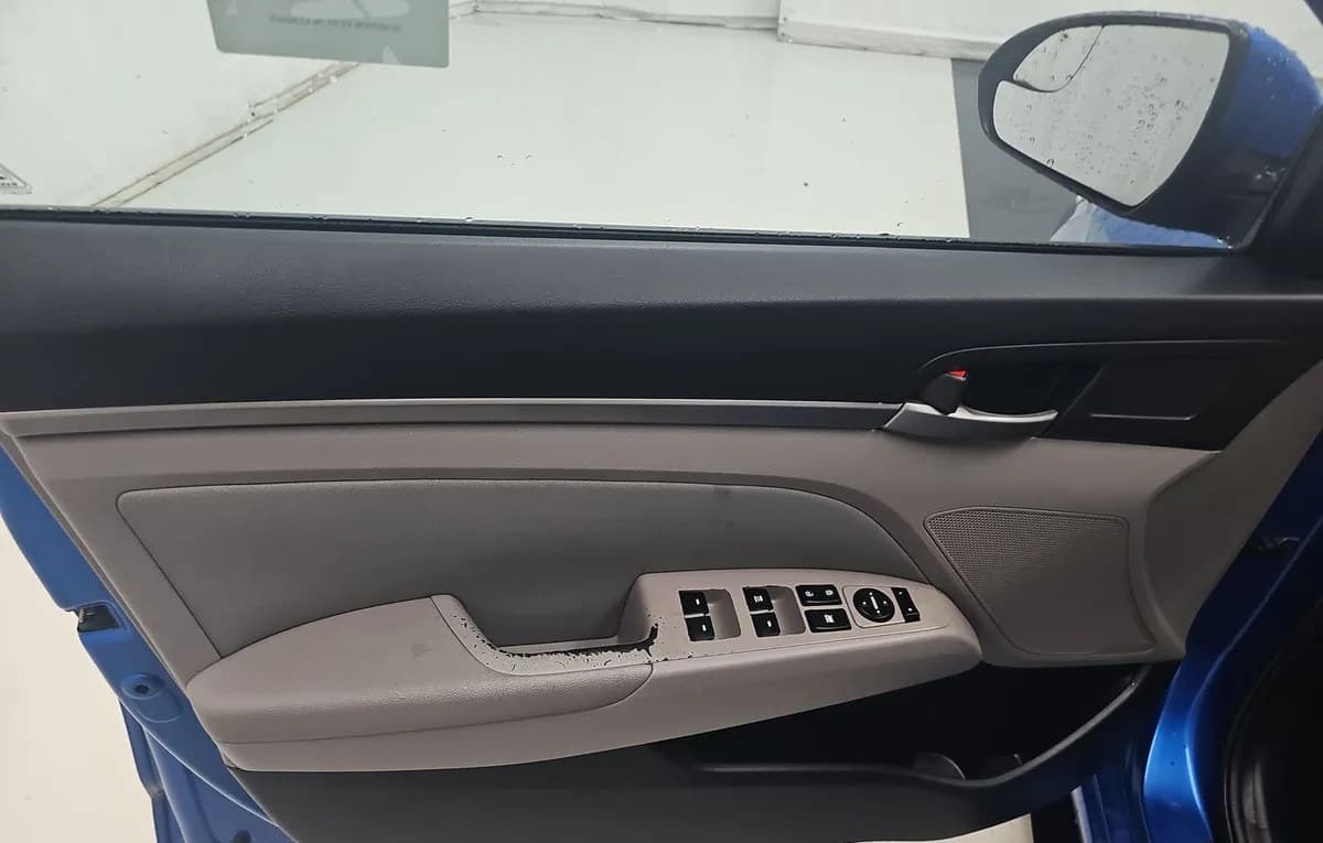 2017 HYUNDAI ELANTRA SE 5