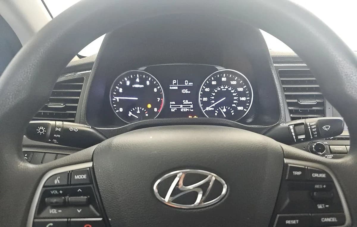 2017 HYUNDAI ELANTRA SE 6
