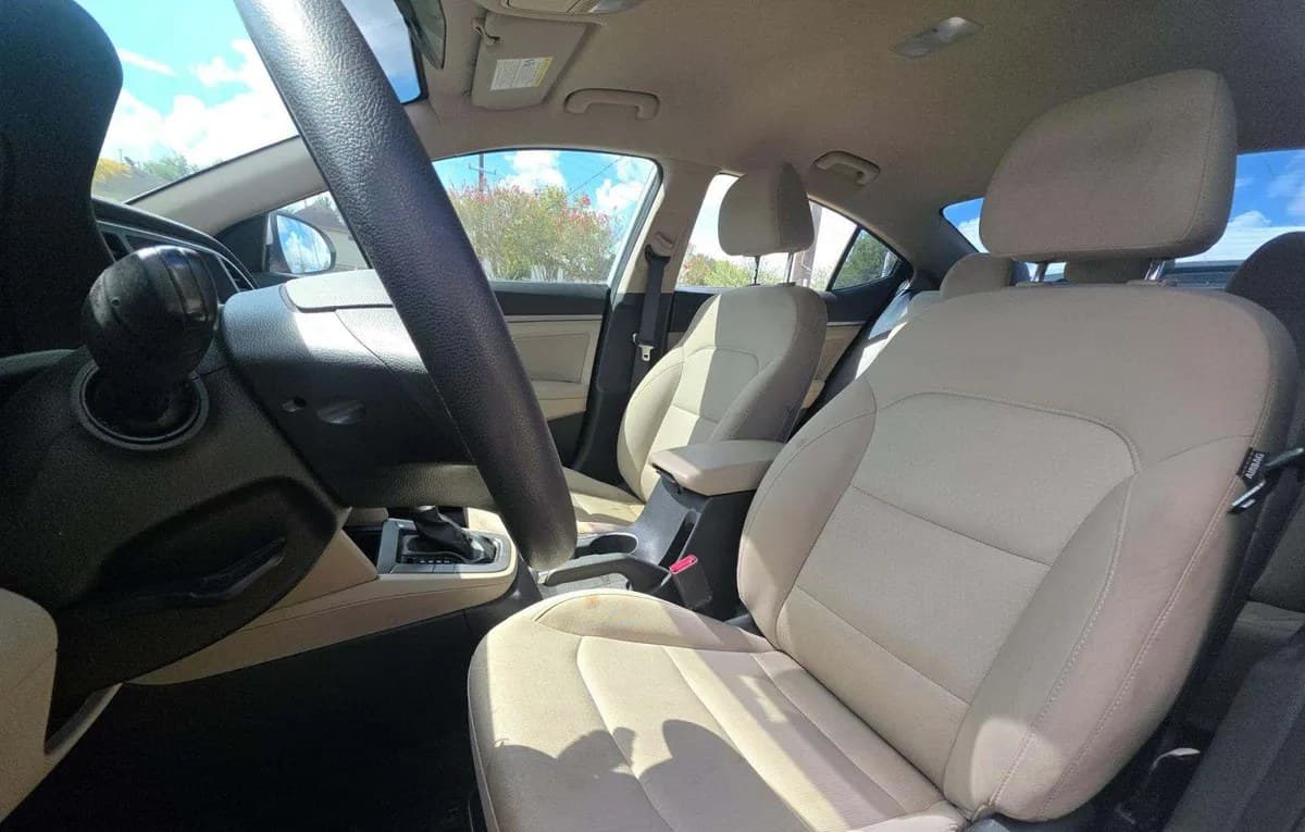 2018 HYUNDAI ELANTRA SEL 4