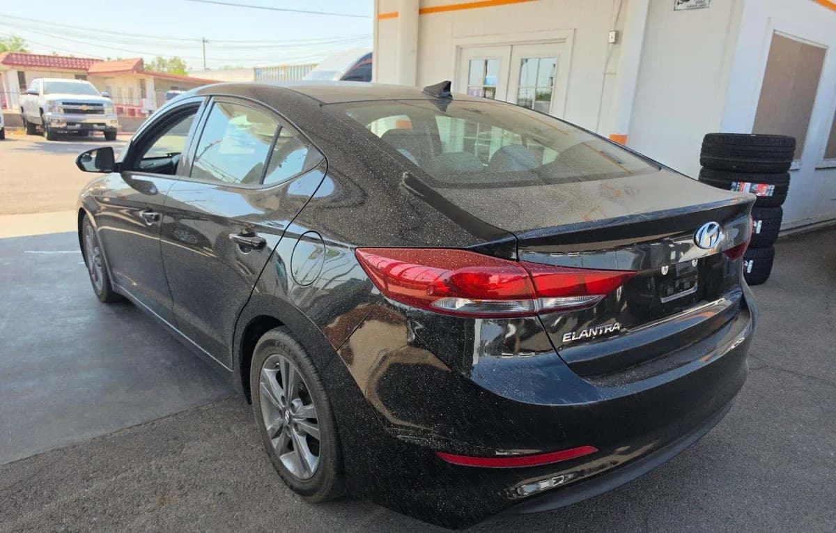 2017 HYUNDAI ELANTRA SE 2