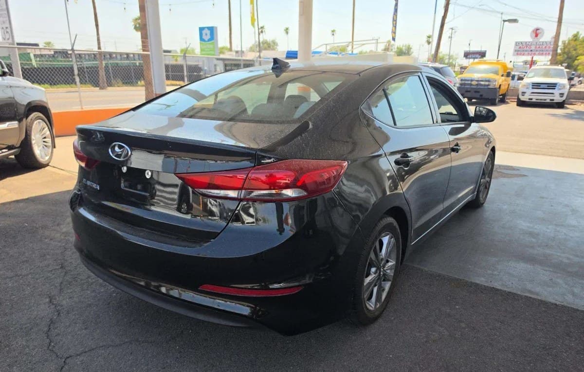 2017 HYUNDAI ELANTRA SE 3