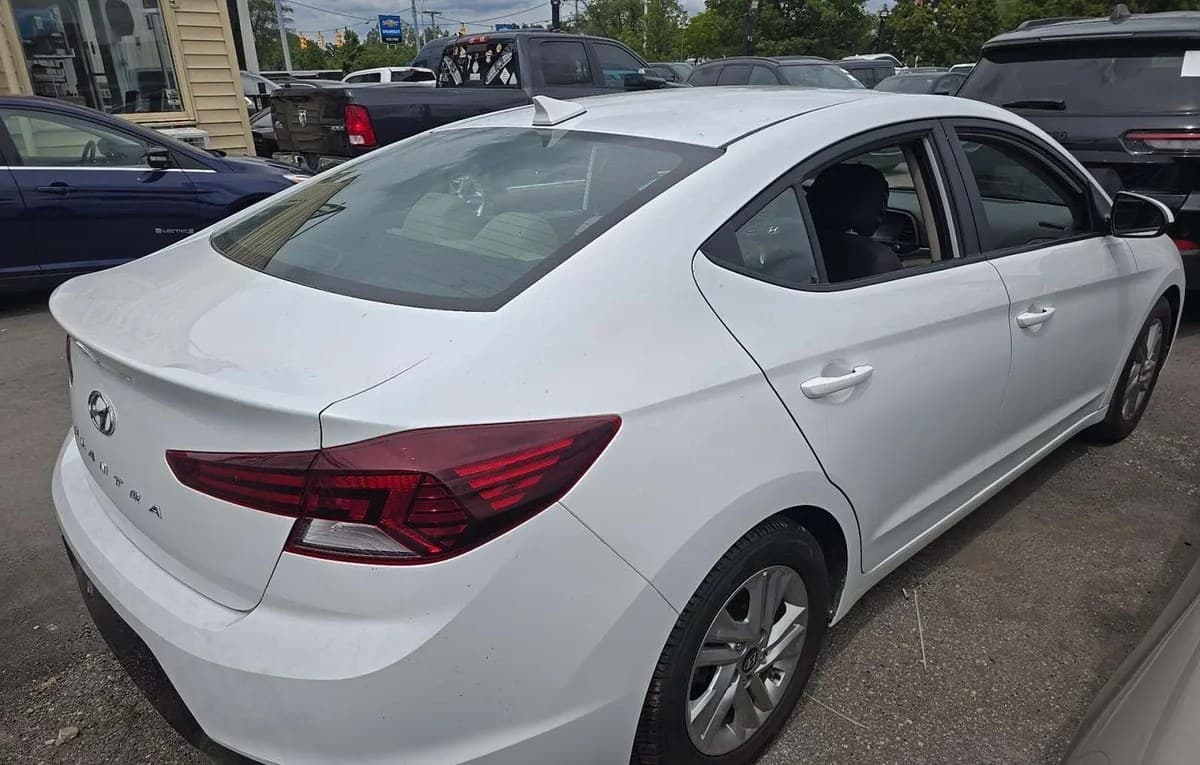 2019 HYUNDAI ELANTRA SEL 4