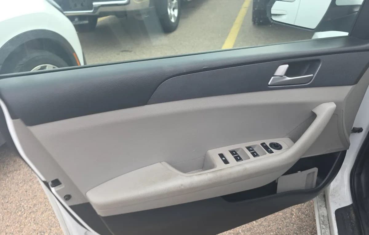 2017 HYUNDAI SONATA Base 5