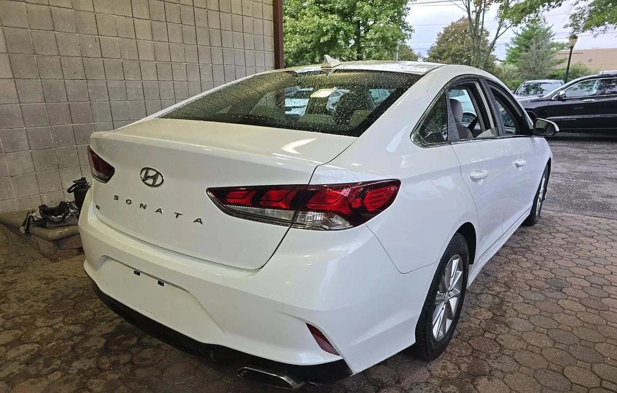 2018 HYUNDAI SONATA SE 4