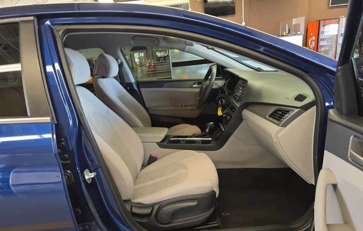 2017 HYUNDAI SONATA Base 4