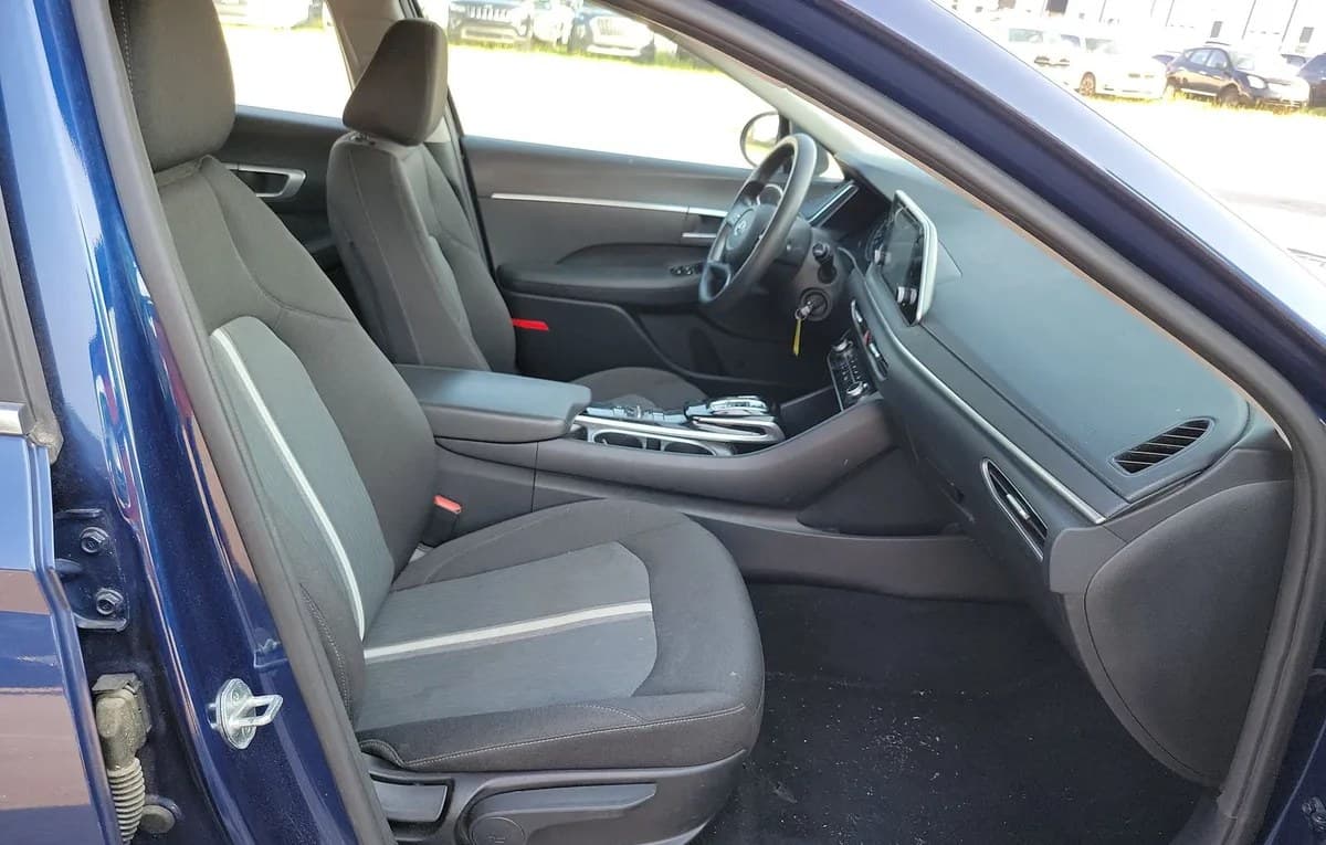 2021 HYUNDAI SONATA SE 4